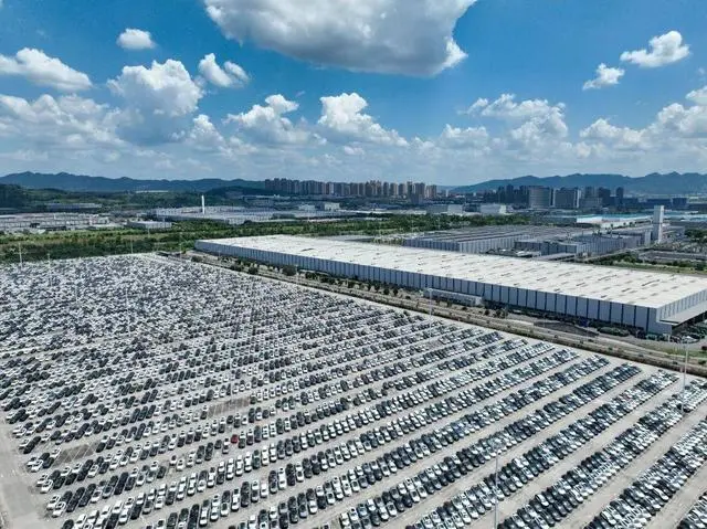 中共中央政治局召开会议 分析研究当前经济形势和经济工作 中共中央总书记习近平主持会议